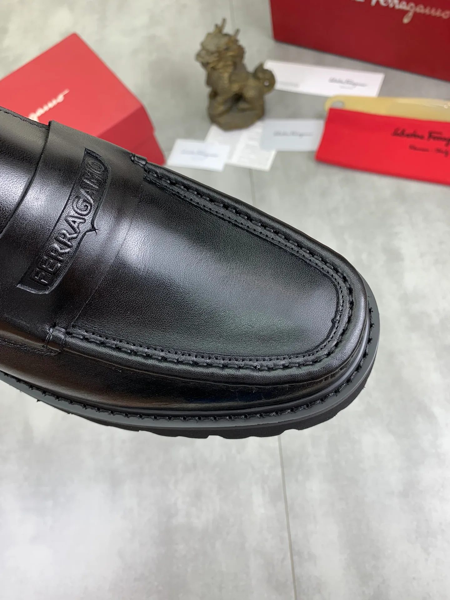 Men's Men's Shoes 💰P460💰[New Style] Water-dyed Niuli 🆘[Salvatore Ferragamo] Ferragamo's latest casual business leather shoes for men! Available at counters simultaneously! The fabric is made of specially imported original calfskin, the lining is made of imported water-dyed cowhide, and the original lightweight foam outsole is absolutely luxurious and leads the fashion trend. Matching code: 38-45; 3️⃣ colors available